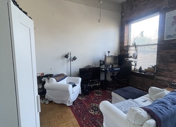 Studio, 1 bath, 320 sqft, $2,200, Unit 301