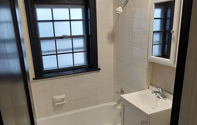 1 bed, 1 bath, 750 sqft, $1,050, Unit 5109-1N