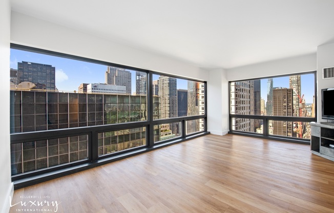 721 5 AVE
