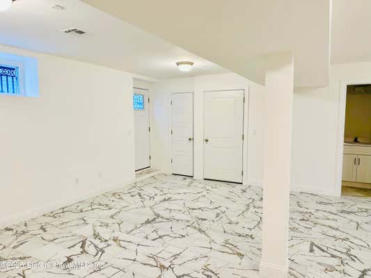 877 SINCLAIR AVE