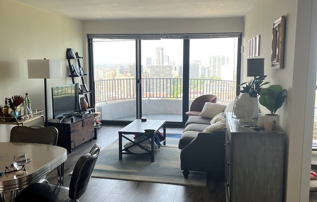 2020 N Lincoln Park W, Chicago IL 17C