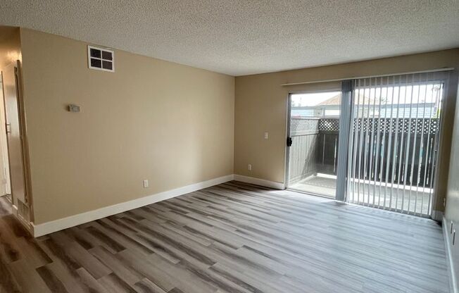 2 beds, 1 bath, 896 sqft, $1,895, Unit 091
