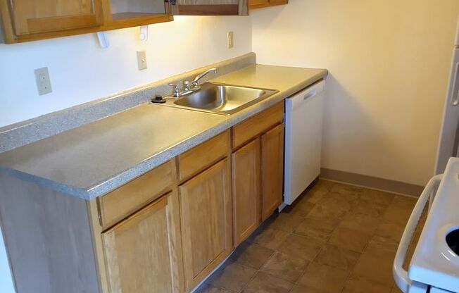 #125 GARDEN MANOR APTS