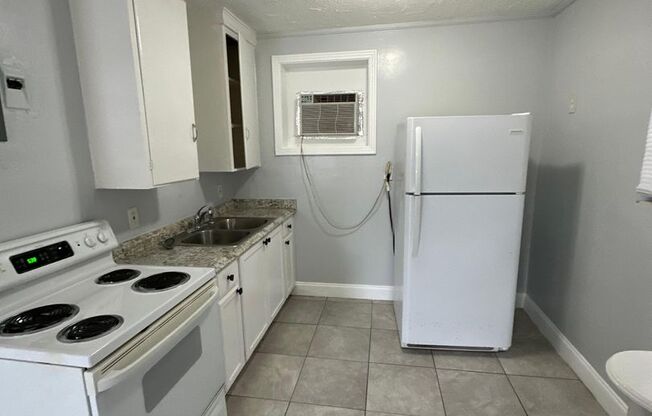 Studio, 1 bath, 600 sqft, $800, Unit 226