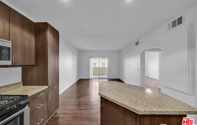 1408 W Washington Blvd