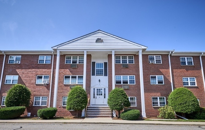 15 Old Colony Ln