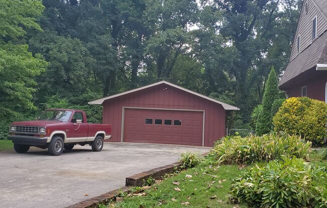 Louisville 37777 - 6 bedroom, 3 bath home with a 2-car garage on one-third acre - No Pets - Call Tom Parry (865) 607-3649