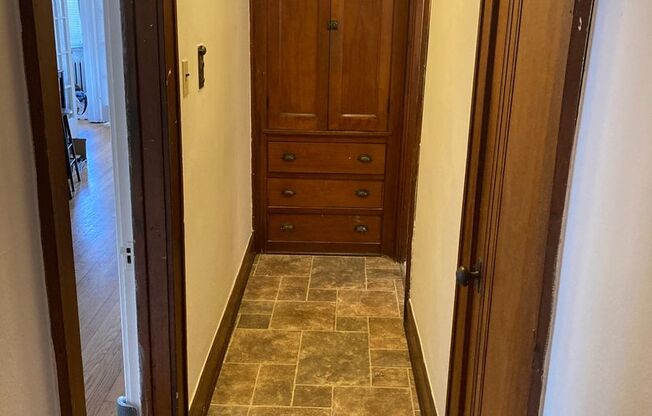 2 beds, 1 bath, 1,100 sqft, $1,295, Unit 18