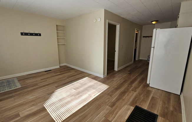 1 bed, 1 bath, 400 sqft, $900, Unit Apt F