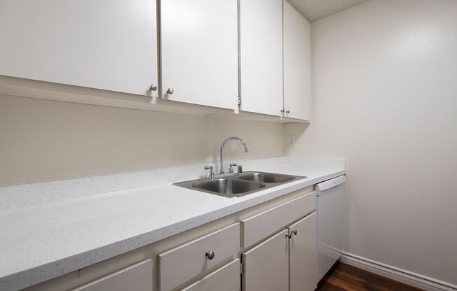 1 bed, 1 bath, 690 sqft, $2,195, Unit 075