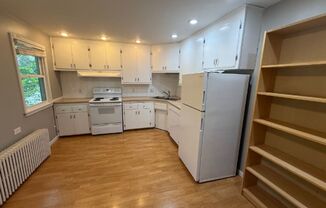 St. Anthony Park ! Rarely Available ! 2 Bedroom Lower Level Duplex