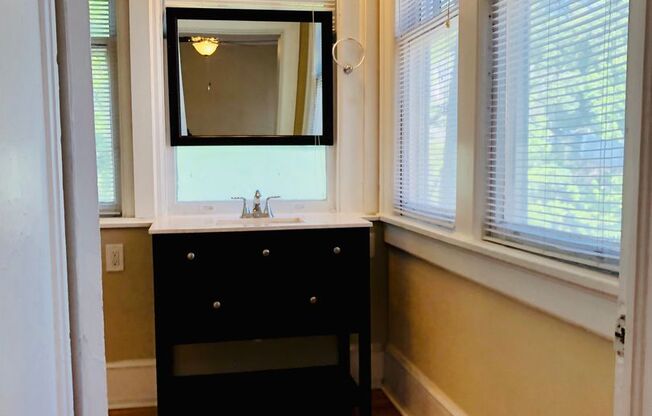 2 beds, 2 baths, 1,350 sqft, $2,600, Unit 934-10