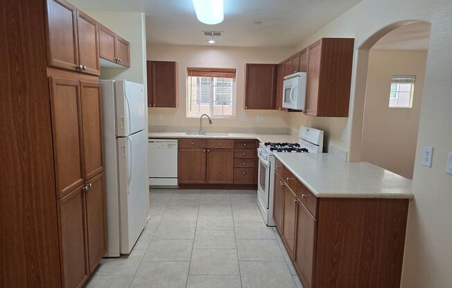 GORGEOUS 2 STORY-3 BEDROOM*CLOSE TO SCHOOLS-SHOPPING CENTERS*COMMUNITY POOL*