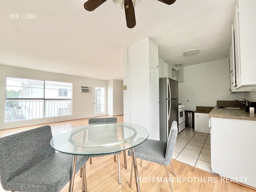 1142 N ORANGE GRV