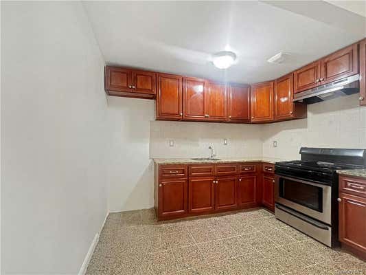 1 bed, 1 bath, 800 sqft, $2,500