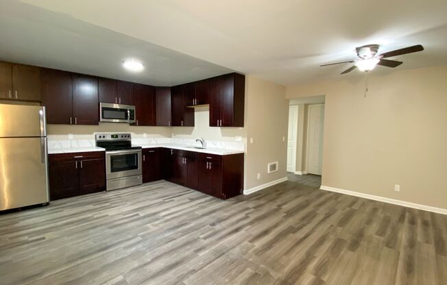 3 beds, 1 bath, $2,699, Unit 4964-07