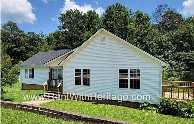 WOW! Fantastic 2 bd/ 2 bath Ranch Style Duplex / Upgrades Galore / Great Location