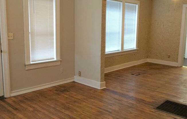 1 bed, 1 bath, 780 sqft, $675, Unit 1130 NE 17th St