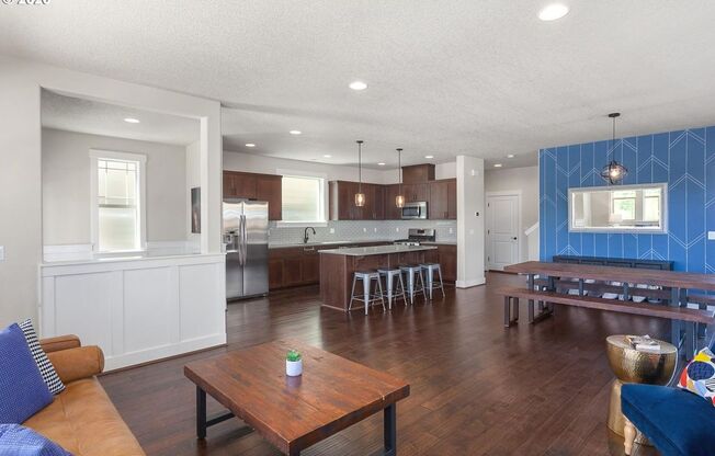 Bethany coveted 4bd, 2.5ba in Fabulous neighborhood!  New rental