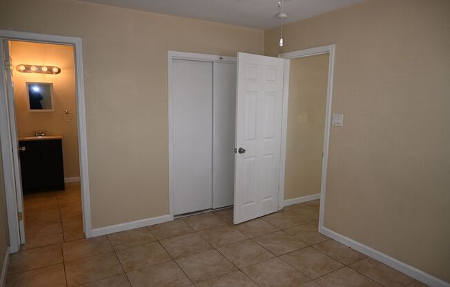 1 bed, 1 bath, $895