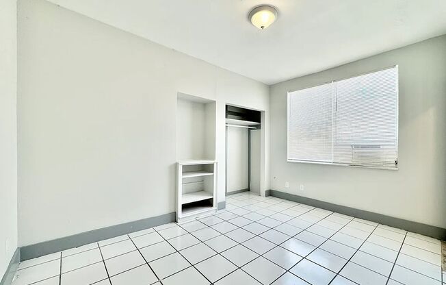 411 NW 37 St