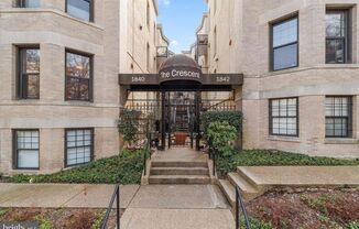 Unique Duplex in Kalorama/Adams Morgan, Pets Welcomed & Much More!