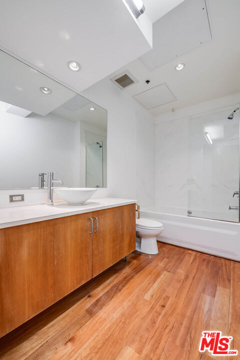 3 beds, 3 baths, 2,330 sqft, $8,500, Unit 106