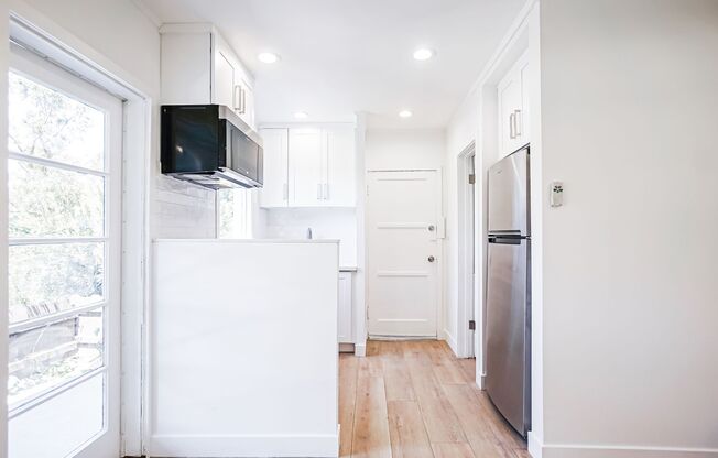 Studio, 1 bath, 550 sqft, $2,000, Unit 2067 Ivar Ave