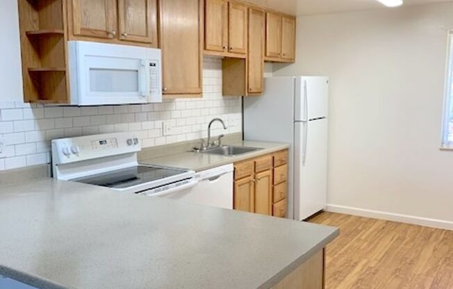 2 beds, 1 bath, 832 sqft, $1,725, Unit 219