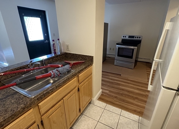 3 beds, 2 baths, 1,198 sqft, $4,400, Unit 34