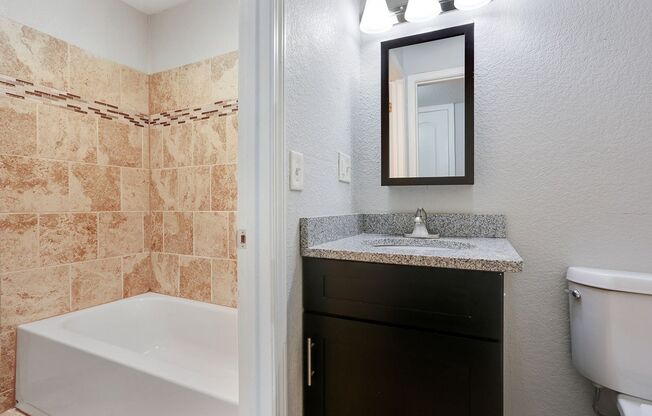 2 beds, 1 bath, 825 sqft, $1,090, Unit 3900 #03