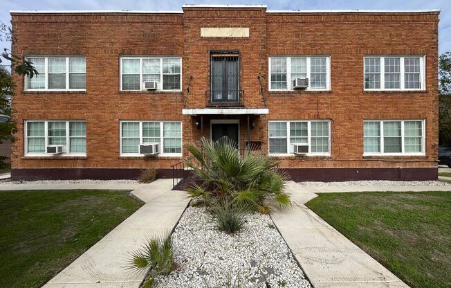 1409 West Woodlawn Avenue