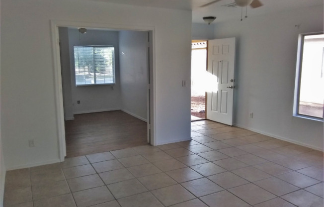 12423 N 121 DR