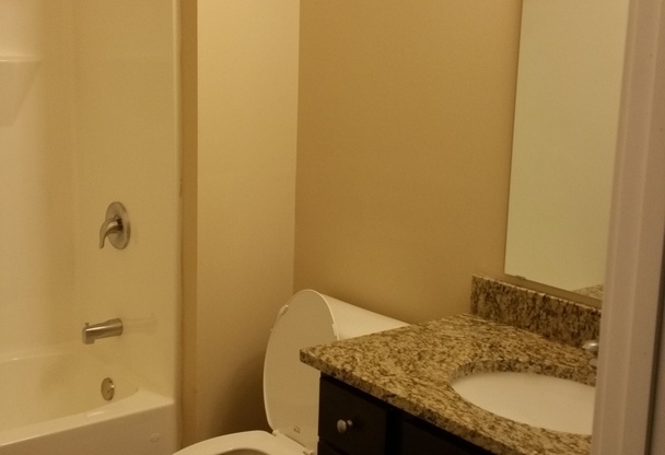 1 bed, 1 bath, $1,025, Unit 105