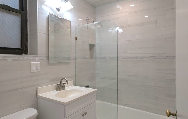 301 E 54 ST