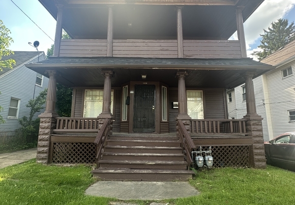 3382 E 102 ST