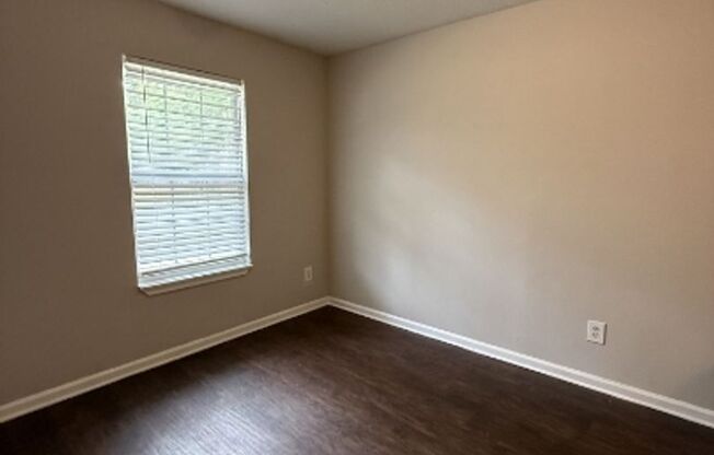 Beautiful 3 Bedroom 2 Bath House with New Kitchen