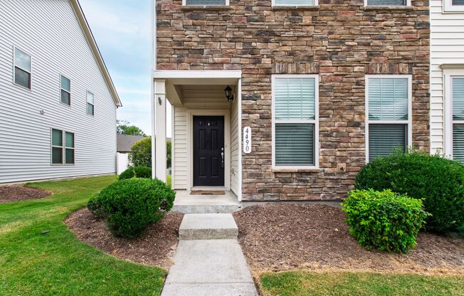 Spacious 3BR End-Unit Townhome in Shearon Farms, Wake Forest!