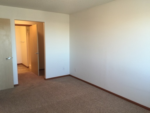 2 beds, 2 baths, 985 sqft, $1,025, Unit 216