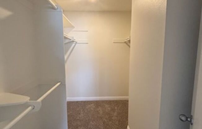 2 beds, 1 bath, 850 sqft, $2,200, Unit 7