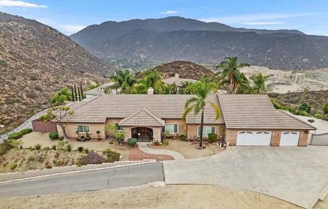 BEAUTIFUL 4BR/3BA home in SINGING HILLS VIEW ESTATE w/ large attached garage, pool & spa!
