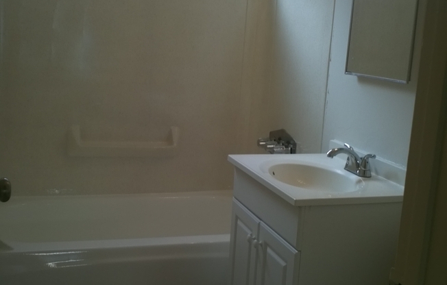 2 beds, 1 bath, $2,065, Unit 37