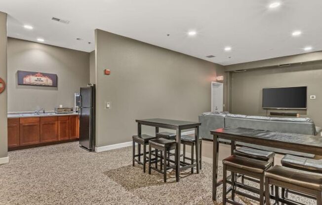 1 bed, 1 bath, 990 sqft, $1,460, Unit 33481