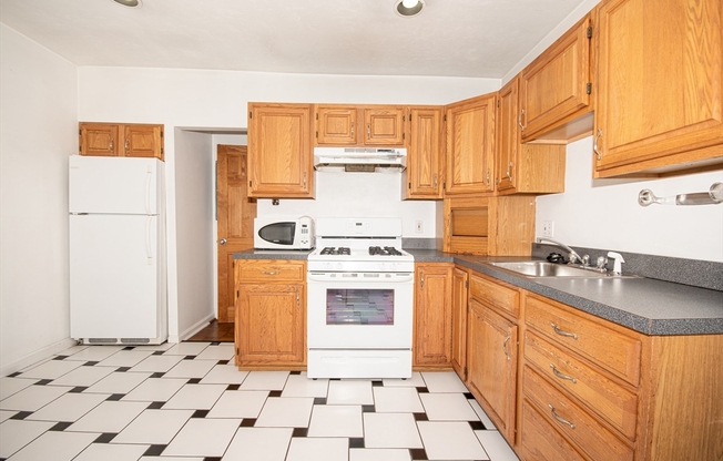 703 E BROADWAY