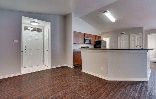 2 beds, 2 baths, $1,650, Unit Unit 213