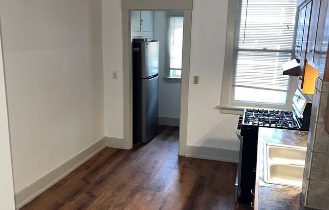 2 beds, 1 bath, $1,395, Unit 702 S 38th Street-Unit 7