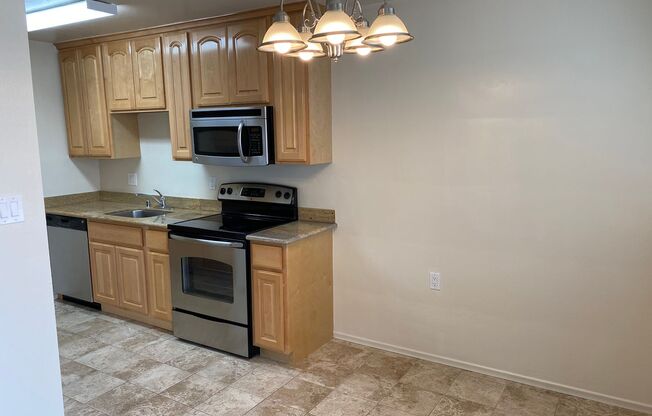 1 bed, 1 bath, $2,095, Unit 9