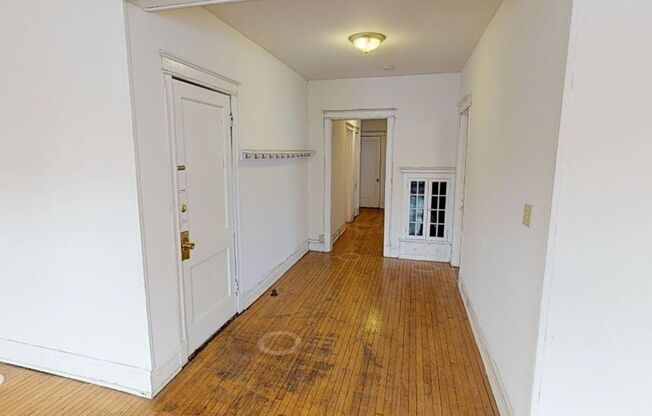 1902 E Linnwood - Huge Apartments 1 Block from UWM