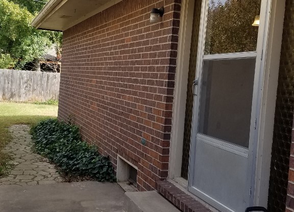 1232 N. Edwards