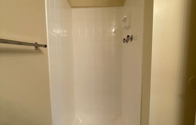 2 beds, 2 baths, 1,000 sqft, $1,875, Unit 14207 #201